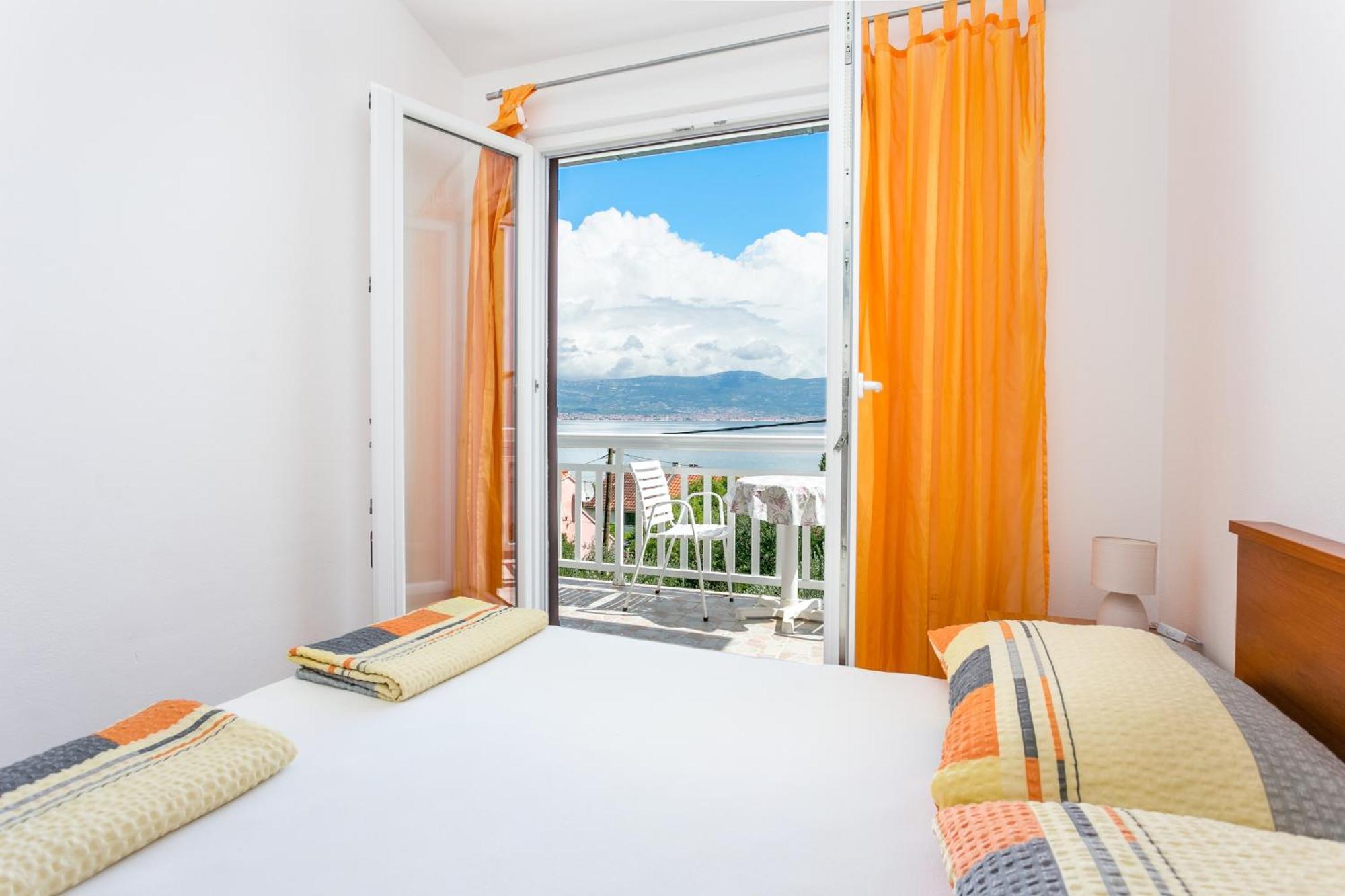 Apartments By The Sea Slatine, Ciovo - 6000 Zimmer foto